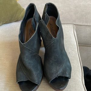 Lucky black leather heel sandals